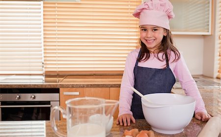 simsearch:400-05749772,k - Little girl baking in a kitchen Stock Photo - Budget Royalty-Free & Subscription, Code: 400-05749761