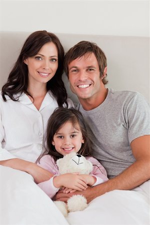 small little girl pic to hug a teddy - Portrait of parents posing with their daughter in their bedroom Stock Photo - Budget Royalty-Free & Subscription, Code: 400-05749834