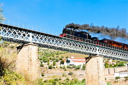 douro - steam train in Douro Valley, Portugal Foto de stock - Super Valor sin royalties y Suscripción, Código: 400-05749855