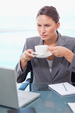 simsearch:400-08554629,k - Portrait of a serious businesswoman drinking tea in her office Fotografie stock - Microstock e Abbonamento, Codice: 400-05740232