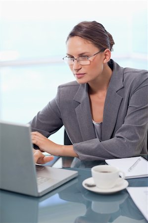 simsearch:400-08554629,k - Portrait of a focused businesswoman using a laptop in her office Fotografie stock - Microstock e Abbonamento, Codice: 400-05740249