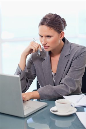 simsearch:400-08554629,k - Portrait of a concentrated businesswoman using a laptop in her office Fotografie stock - Microstock e Abbonamento, Codice: 400-05740250