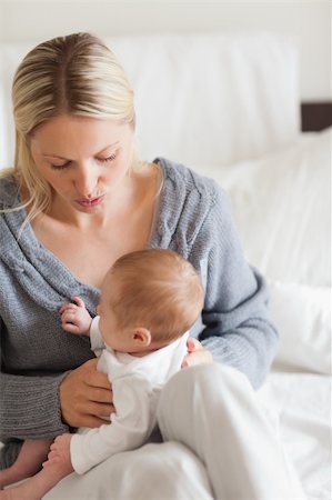 frühgeburt - Affectionate young mother with newborn on her lap Stockbilder - Microstock & Abonnement, Bildnummer: 400-05741273