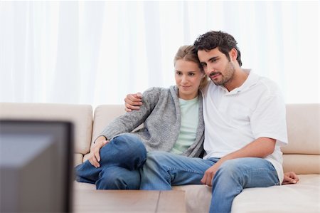 simsearch:400-05748048,k - Young couple watching TV in their living room Stockbilder - Microstock & Abonnement, Bildnummer: 400-05741585