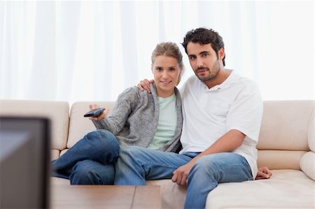 simsearch:400-05748048,k - Lovely couple watching TV in their living room Stockbilder - Microstock & Abonnement, Bildnummer: 400-05741588