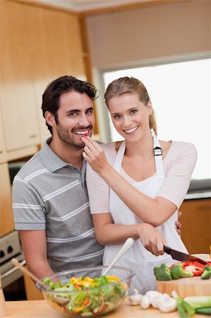 simsearch:400-04162443,k - Portrait of a charming couple cooking in their kitchen Fotografie stock - Microstock e Abbonamento, Codice: 400-05741829