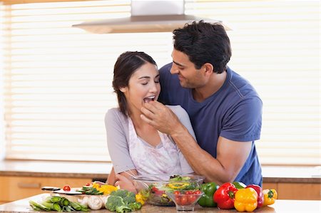 simsearch:400-04162443,k - Man feeding his wife in their kitchen Fotografie stock - Microstock e Abbonamento, Codice: 400-05742626