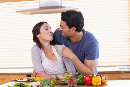 simsearch:400-04162443,k - Man feeding his fiance in their kitchen Fotografie stock - Microstock e Abbonamento, Codice: 400-05742629