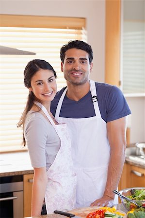 simsearch:400-04162443,k - Portrait a couple posing in their kitchen Fotografie stock - Microstock e Abbonamento, Codice: 400-05742623