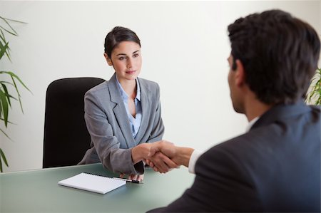 simsearch:400-05022667,k - Young manager shaking the hand of a customer in her office Stockbilder - Microstock & Abonnement, Bildnummer: 400-05742782