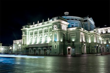 st petersburg night - Night view of Mariinsky Opera and Ballet Theater in Saint Petersburg, Russia Foto de stock - Super Valor sin royalties y Suscripción, Código: 400-05754425