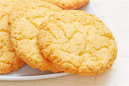 simsearch:400-04744402,k - Close-up of oatmeal cookies on the plate Foto de stock - Super Valor sin royalties y Suscripción, Código: 400-05754461