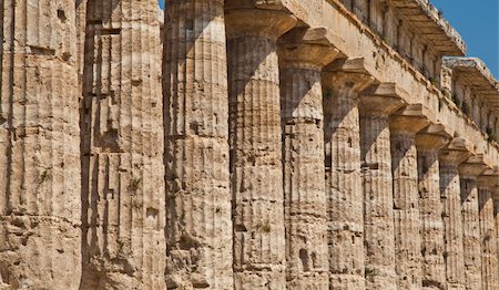 The main features of the site today are the standing remains of three major temples in Doric style, dating from the first half of the 6th century BC Photographie de stock - Aubaine LD & Abonnement, Code: 400-05750326