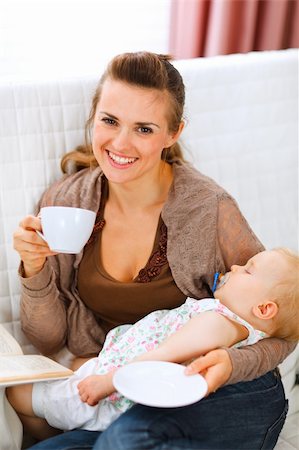 simsearch:400-05899075,k - Happy mother resting while baby sleep by having tea and reading book Fotografie stock - Microstock e Abbonamento, Codice: 400-05750415