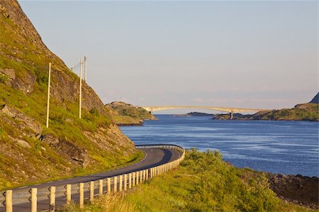 scenic north island roads - Road leading to a bridge on Lofoten Islands in Norway Foto de stock - Super Valor sin royalties y Suscripción, Código: 400-05751275