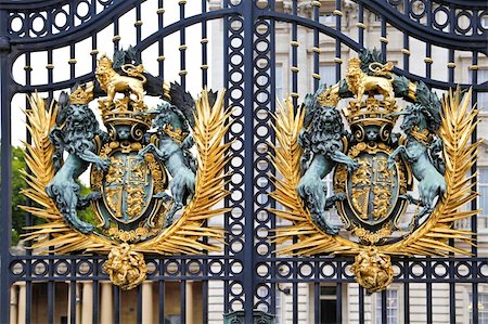 door lion - Details of the gates in front of Buckingham Palace in London Stock Photo - Budget Royalty-Free & Subscription, Code: 400-05751368