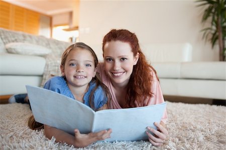 simsearch:400-05751566,k - Mother and daughter looking at periodical together Stock Photo - Budget Royalty-Free & Subscription, Code: 400-05751546