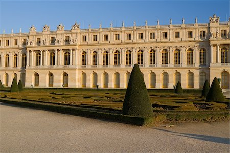 A (small) part of the Versailles Chateau and the gardens around it Stock Photo - Budget Royalty-Free & Subscription, Code: 400-05752579