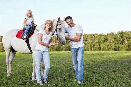 Family with a child on a horse Foto de stock - Super Valor sin royalties y Suscripción, Código: 400-05753037