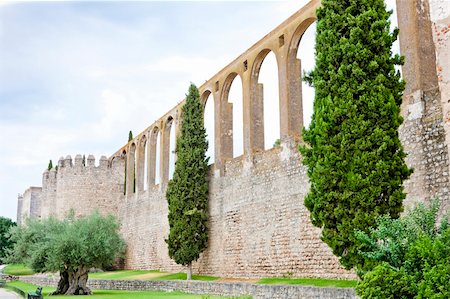 simsearch:400-05753413,k - Aqueduct of Serpa, Alentejo, Portugal Stock Photo - Budget Royalty-Free & Subscription, Code: 400-05753419