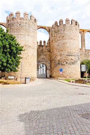 simsearch:400-05724377,k - Porta de Beja in Serpa, Alentejo, Portugal Foto de stock - Royalty-Free Super Valor e Assinatura, Número: 400-05753420