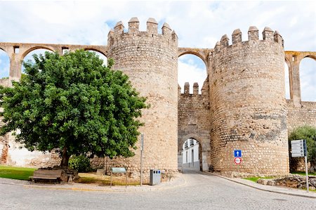 simsearch:400-05724369,k - Porta de Beja in Serpa, Alentejo, Portugal Foto de stock - Super Valor sin royalties y Suscripción, Código: 400-05753421