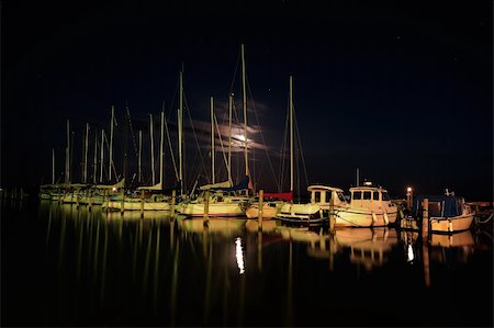 Harbor at night whit the moon in the background Fotografie stock - Microstock e Abbonamento, Codice: 400-05753579