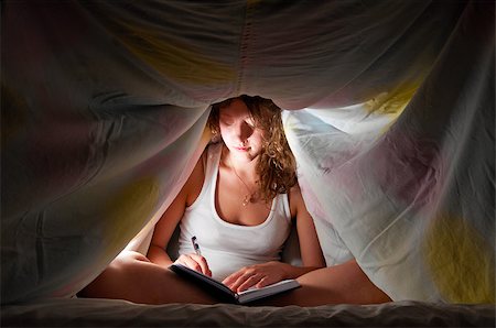 woman is sitting under cover in bed and writing her diary Stock Photo - Budget Royalty-Free & Subscription, Code: 400-05875453