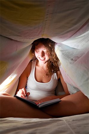 woman is sitting under cover in bed and writing her diary Stock Photo - Budget Royalty-Free & Subscription, Code: 400-05875466