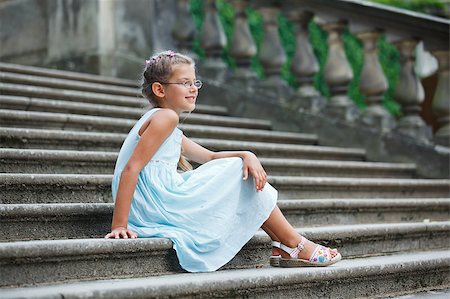 portrait of family on park bench - Cute beautiful girl sits on on the stairs in a park Stock Photo - Budget Royalty-Free & Subscription, Code: 400-05875565