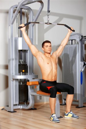 simsearch:400-05910572,k - Handsome man at the gym doing exercises Fotografie stock - Microstock e Abbonamento, Codice: 400-05875777