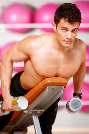 simsearch:400-05910572,k - Handsome man at the gym doing exercises Fotografie stock - Microstock e Abbonamento, Codice: 400-05875778