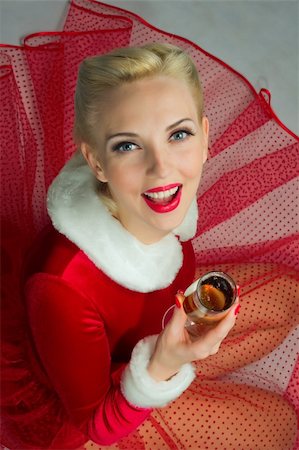 retro pin up girls - blonde girl in a red dress drinking champagne Photographie de stock - Aubaine LD & Abonnement, Code: 400-05877778