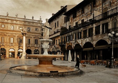 simsearch:400-07212378,k - Square in Verona. Italy Foto de stock - Royalty-Free Super Valor e Assinatura, Número: 400-05877966