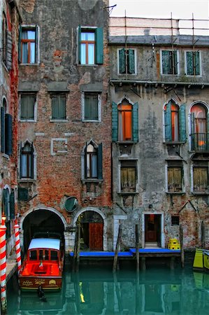 View on Venice canal. Italy Stockbilder - Microstock & Abonnement, Bildnummer: 400-05877978