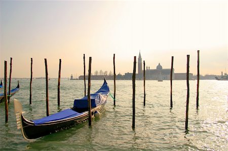 simsearch:400-07667007,k - Italy. Venice. View on Grand Canal with gondoolas Photographie de stock - Aubaine LD & Abonnement, Code: 400-05877973