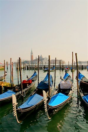 simsearch:400-07212378,k - Italy. Venice. View on Grand Canal with gondoolas Foto de stock - Royalty-Free Super Valor e Assinatura, Número: 400-05877984