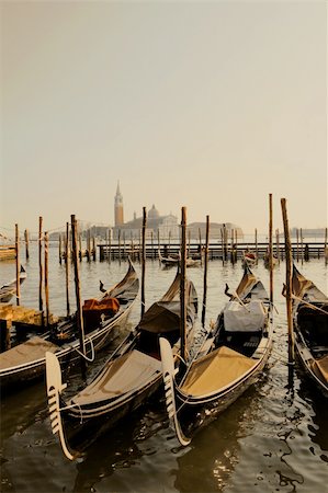 simsearch:400-07212378,k - Italy. Venice. View on Grand Canal with gondoolas Foto de stock - Royalty-Free Super Valor e Assinatura, Número: 400-05877985