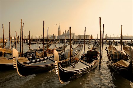 simsearch:400-07212378,k - Italy. Venice. View on Grand Canal with gondoolas Stock Photo - Budget Royalty-Free & Subscription, Code: 400-05877983