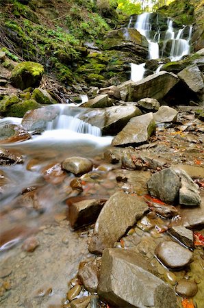 simsearch:400-05034990,k - Mountain River Clear Waterfall Flowing Vertical (Shypit Waterfall, Carpathians, Ukraine) Foto de stock - Super Valor sin royalties y Suscripción, Código: 400-05878147