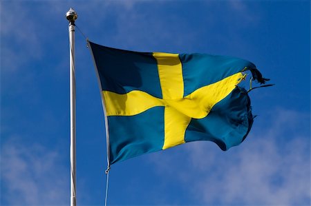 simsearch:400-05136582,k - Torn swedish flag on blue sky Stockbilder - Microstock & Abonnement, Bildnummer: 400-05878473