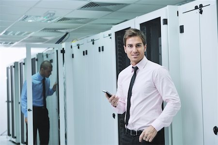 simsearch:400-09009993,k - group of young business people it engineer in network server room solving problems and give help and support Foto de stock - Super Valor sin royalties y Suscripción, Código: 400-05878617