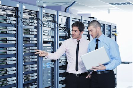 simsearch:400-09009993,k - group of young business people it engineer in network server room solving problems and give help and support Foto de stock - Super Valor sin royalties y Suscripción, Código: 400-05878612