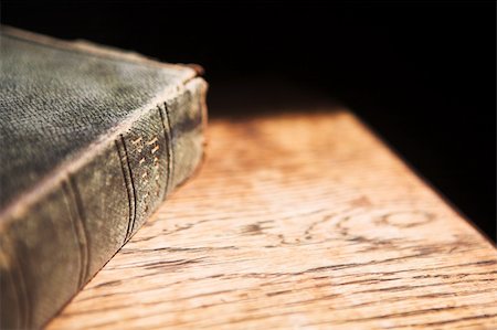Leather covered old bible lying on a wooden table in a beam of sunlight Shallow Depth of field â?? Focus on Text â??Holy Bibleâ? Foto de stock - Super Valor sin royalties y Suscripción, Código: 400-05885461