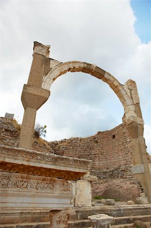 simsearch:400-04690180,k - The old ruins of the city of Ephesus in modern day Turkey Foto de stock - Super Valor sin royalties y Suscripción, Código: 400-05885520