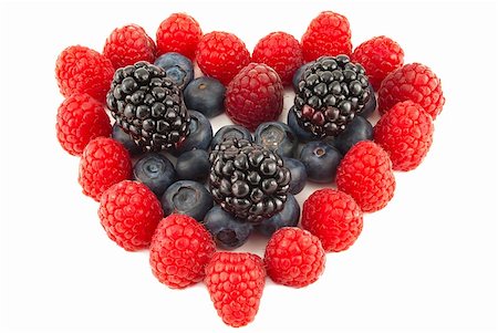 simsearch:400-05079848,k - Heart from berries, raspberry, bilberry, blackberry isolated a white background. Foto de stock - Super Valor sin royalties y Suscripción, Código: 400-05885798
