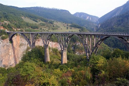 simsearch:400-07676808,k - Bridge and canyon Tara, Montenegro Foto de stock - Super Valor sin royalties y Suscripción, Código: 400-05886903