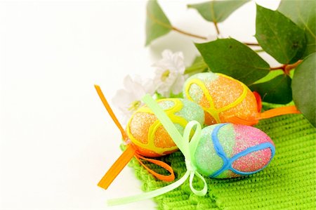 simsearch:400-07422530,k - The Easter composition eggs,  green grass over white Fotografie stock - Microstock e Abbonamento, Codice: 400-05887014