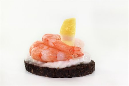 simsearch:400-05881424,k - Canape with shrimp, cream cheese and lemon Stockbilder - Microstock & Abonnement, Bildnummer: 400-05887040