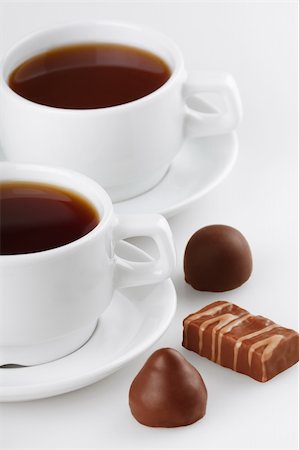 simsearch:400-08338402,k - Cup of tea with sweets on white background Foto de stock - Super Valor sin royalties y Suscripción, Código: 400-05887305